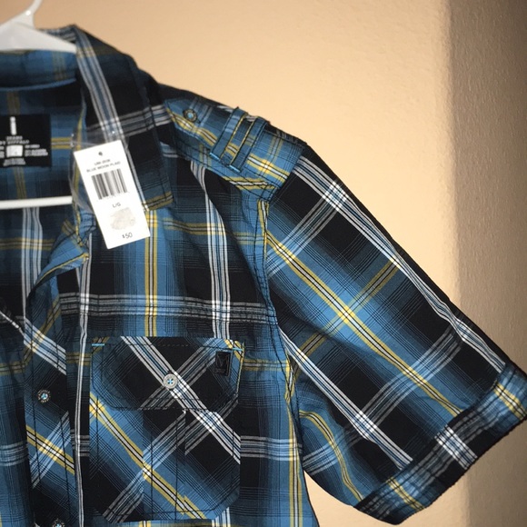 Button down shirt. - Picture 4 of 5